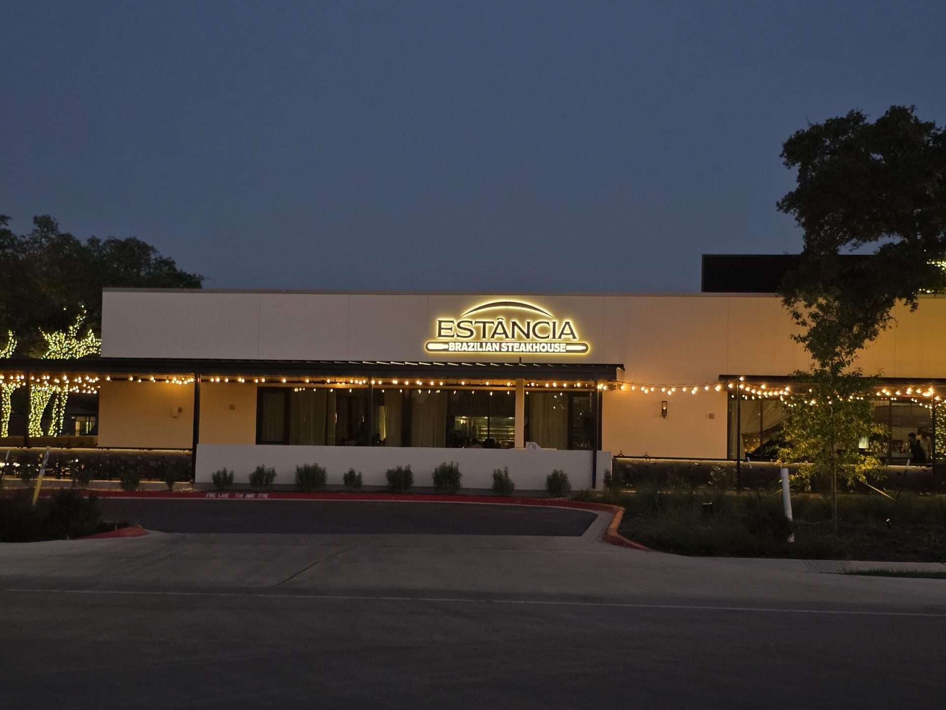 Gold Estância Brazilian Steakhouse dimensional signage on the restaurant façade